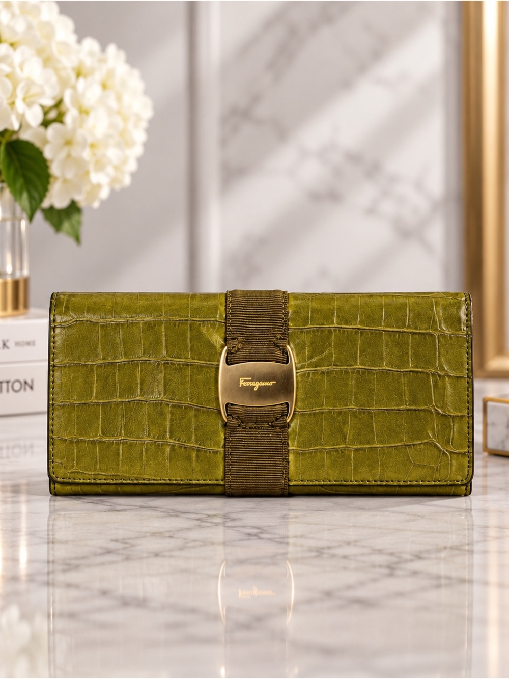 Salvatore Ferragamo Croc Embossed Leather Wallet – Pale Green Pattern